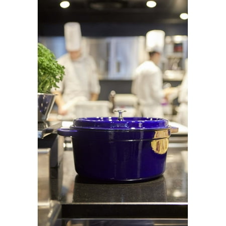 Staub - Cast Iron 9-qt Round Cocotte - Dark Blue