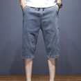 thumbnail image 4 of Pantalones cortos de mezclilla grises para hombre, con botones rectos y gráficos, pantalones vaqueros cortos para hombre, estilo retro Y2k, ropa de calle, anchos y groseros, nuevos de corte de verano, 4 of 4