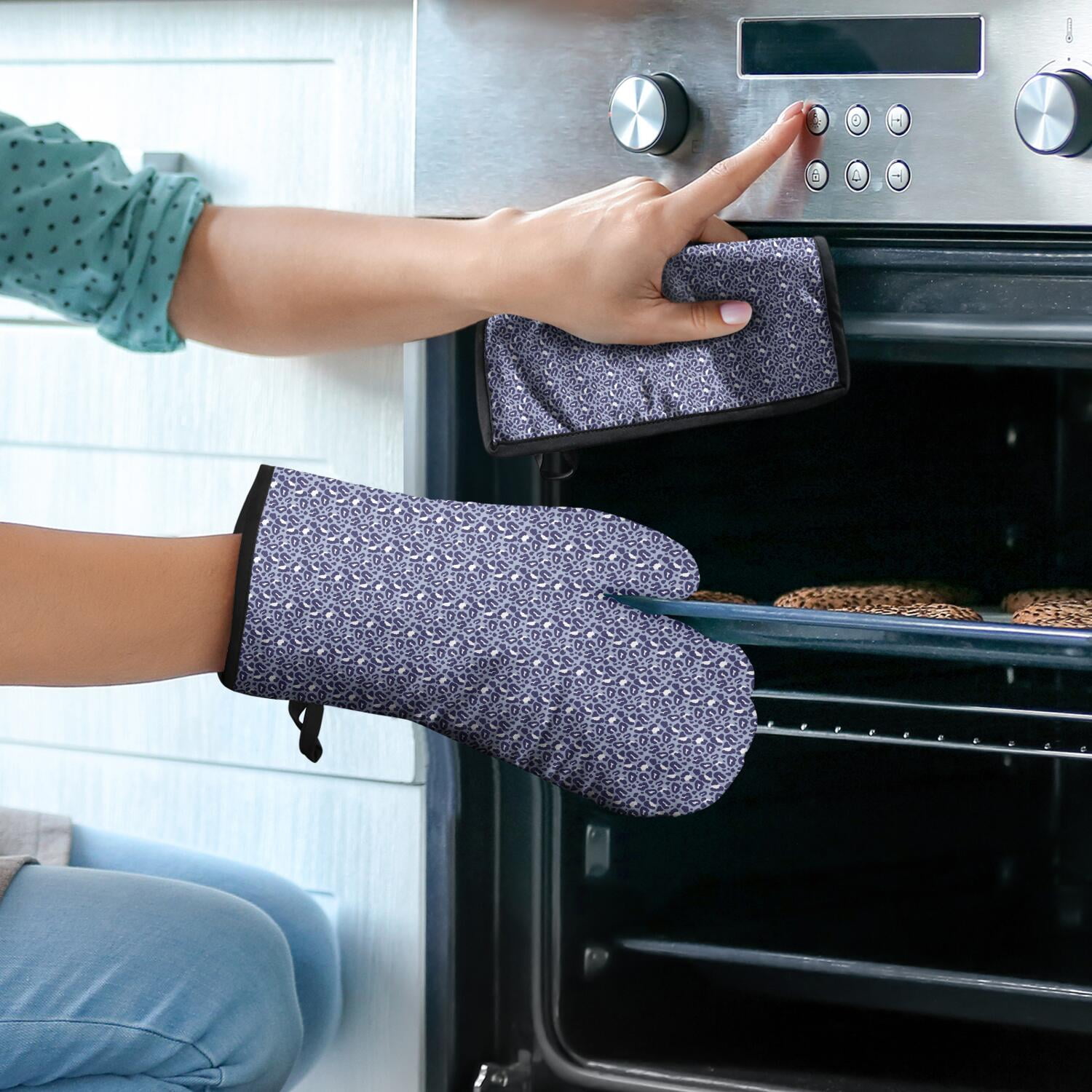 Leopard Print Oven Mitts and Pot Holders Set Of 4, Heat Resistant Kitchen Gloves with Non-Slip Grip, Hanging Loop, Soft Cotton Lining for Baking, Cooking, Grilling, Barbecue