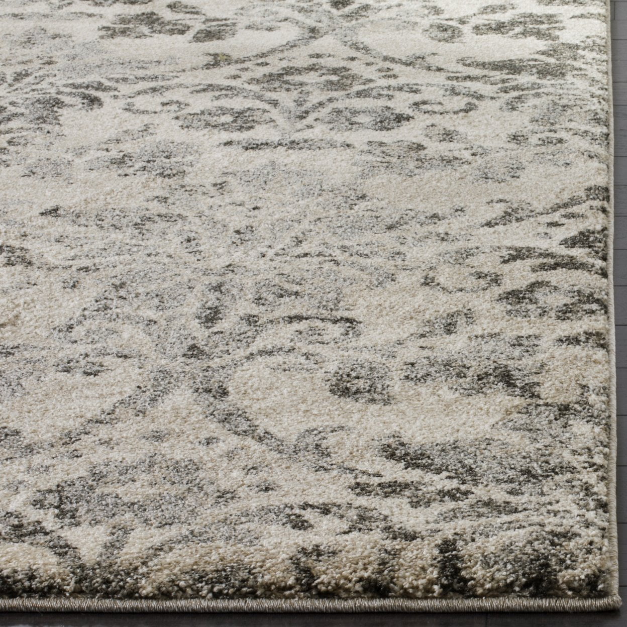 SAFAVIEH Retro Hyram Damask Area Rug, Cream/Grey, 4' x 6'