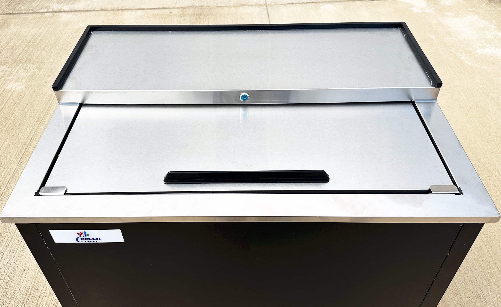 36" Commercial Glass Froster Freezer – Two Sliding Lids, 165 Mug Capacity, 0°F Cooling, R290 Refrigerant, 115V