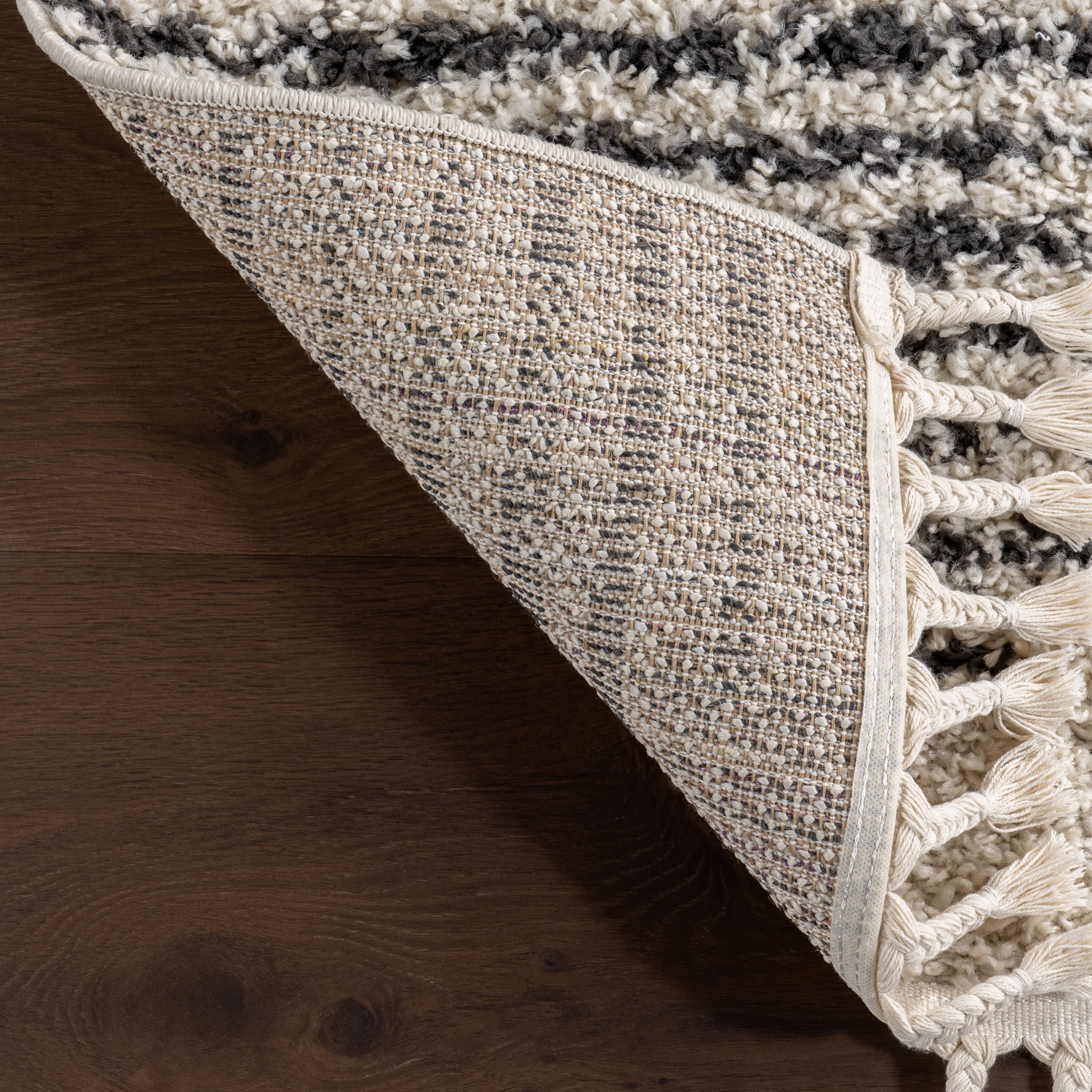 nuLOOM Bria Moroccan Shag Tasseled Area Rug, 5' x 8', Oval, Bria Off-white