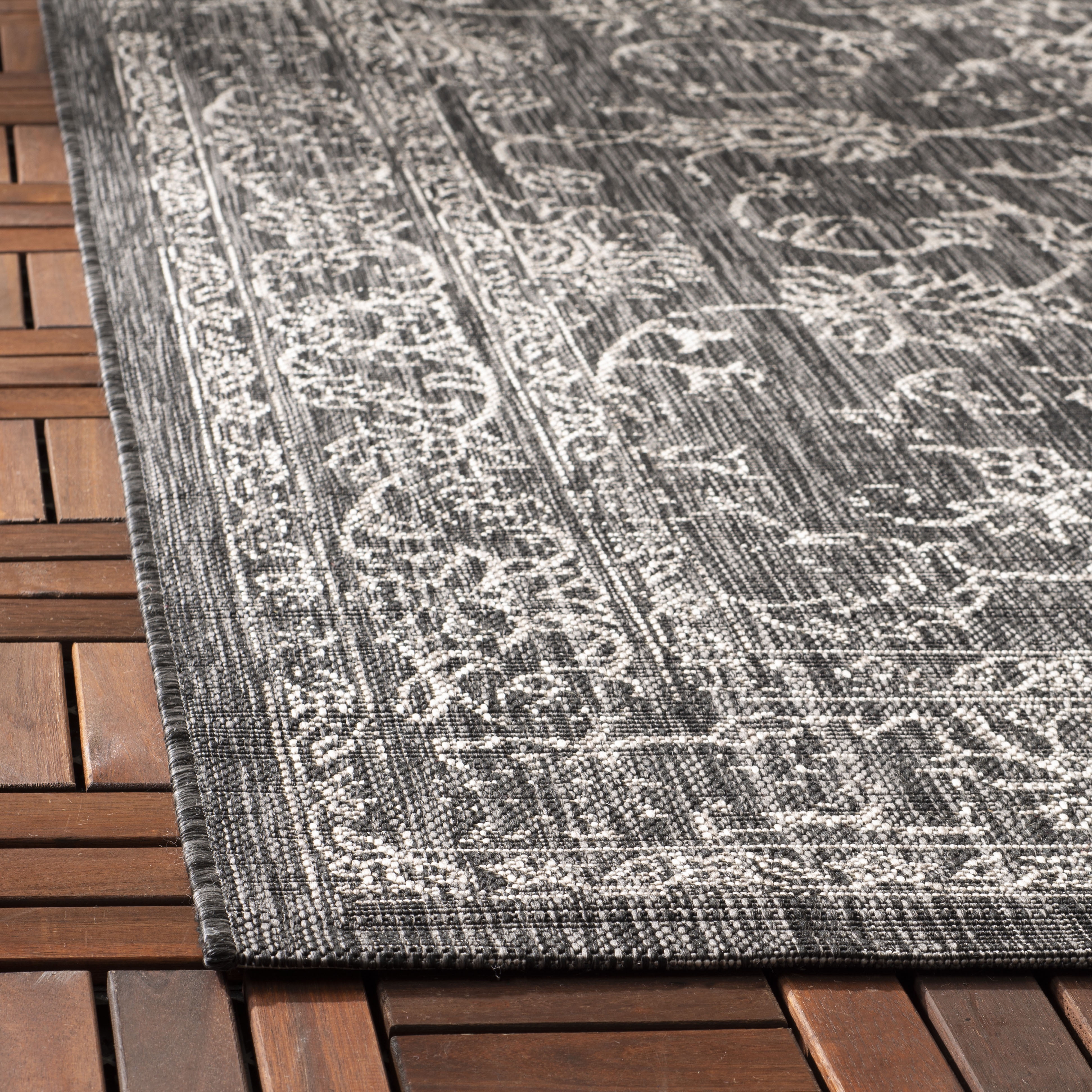 SAFAVIEH Courtyard Darin Traditional Indoor/Outdoor Area Rug, 8' x 11', Black/Ivory