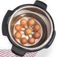 thumbnail image 4 of Una rejilla de silicona amarilla para cocinar al vapor huevos, parrilla para horno microondas, rejilla para huevos para olla a presión, 4 of 5