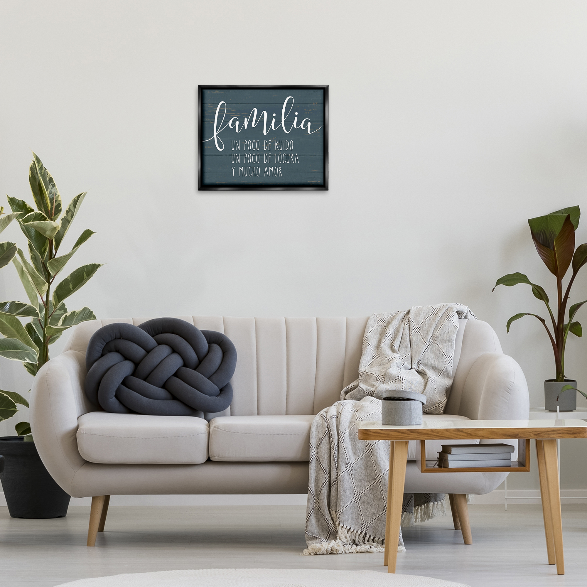 Stupell Industries Familia Y Mucho Amor Inspirational Quotes & Sayings Painting Black Floater Framed Art Print Wall Art, 21 x 17
