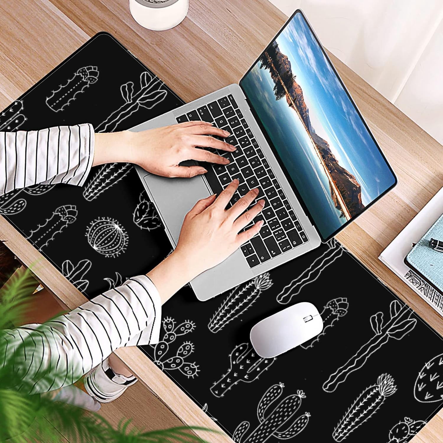 Black and White Cactus Plants Desk Mat, Desk Accessory, Cute Workspace, Trendy Workspace, Trendy, 35.4x15.7in Large Gaming Mouse Pad, Cute Desk Topper, Pretty Desk Pad