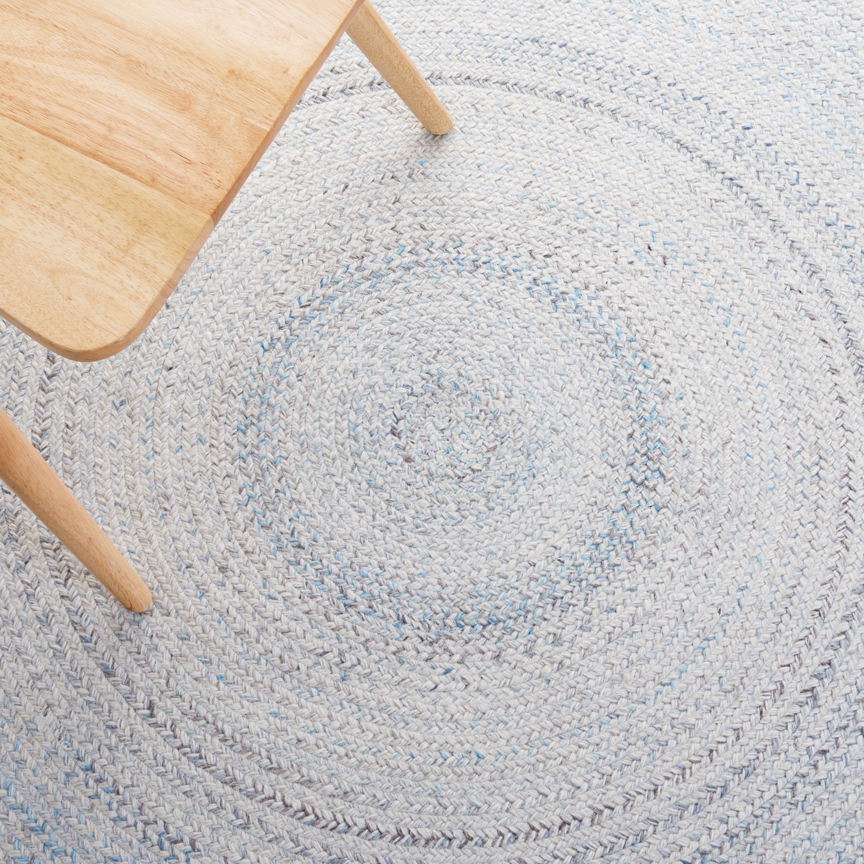 SAFAVIEH Braided Lyla Solid Polyester Reversible Area Rug, Ivory/Light Blue, 3' x 3' Round