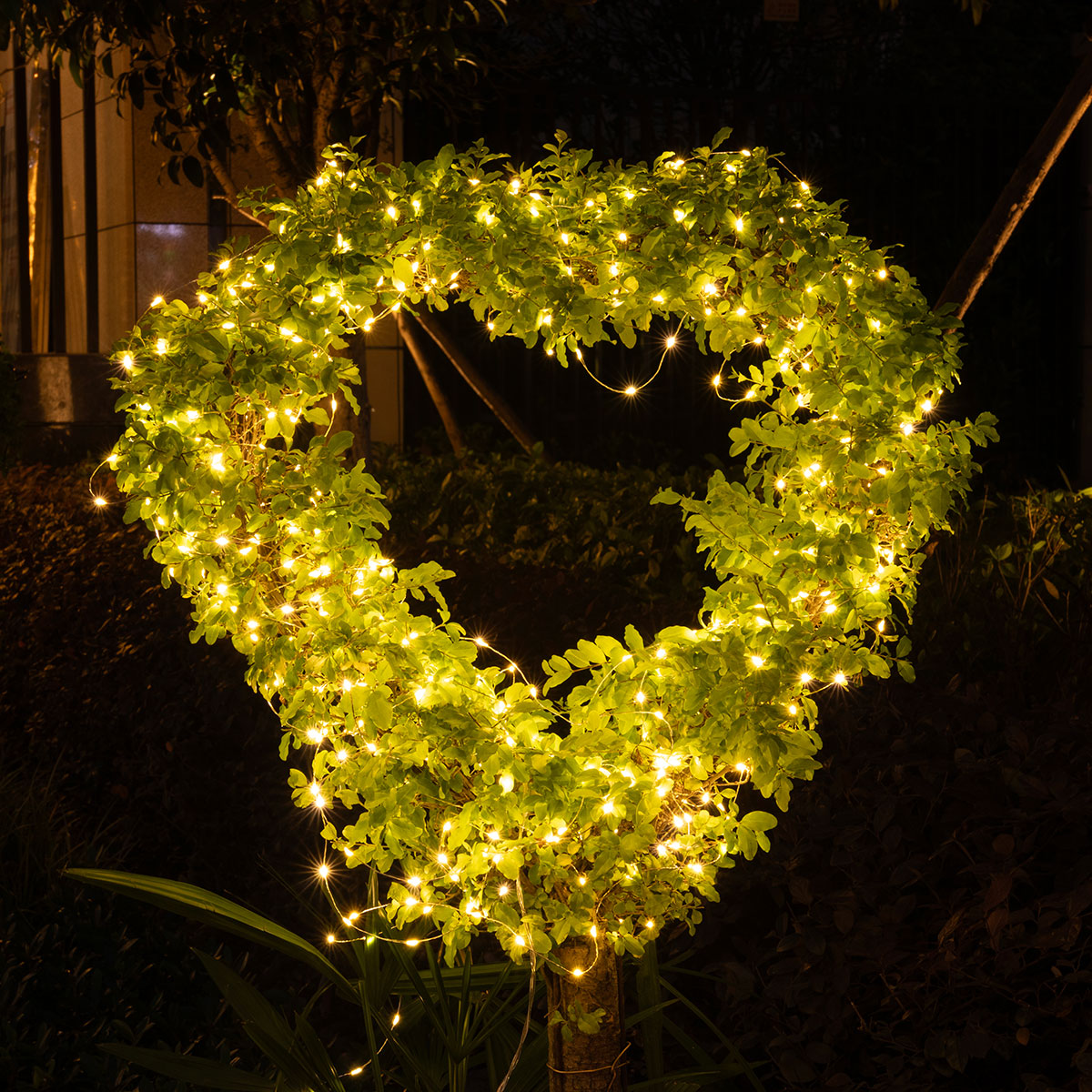 RESNICE Plug in Fairy Lights 200FT 600 LED Waterproof Silver Wire LED Twinkle String Lights with Remote for Living Room Bedroom Patio Porch Garden Christmas Tree Wedding