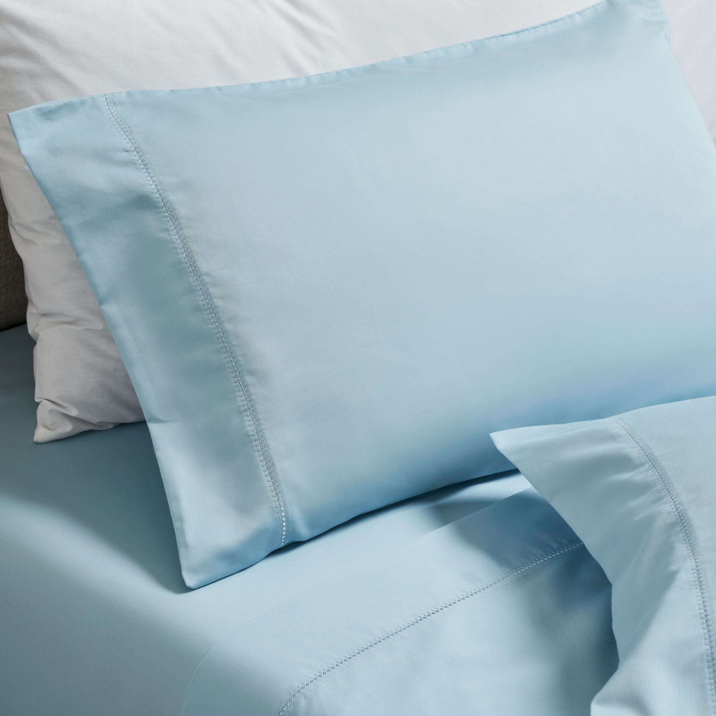 Superior Cotton Blend 600 Thread Count Embroidered Pillowcases , Set of 2, King Size, Blue