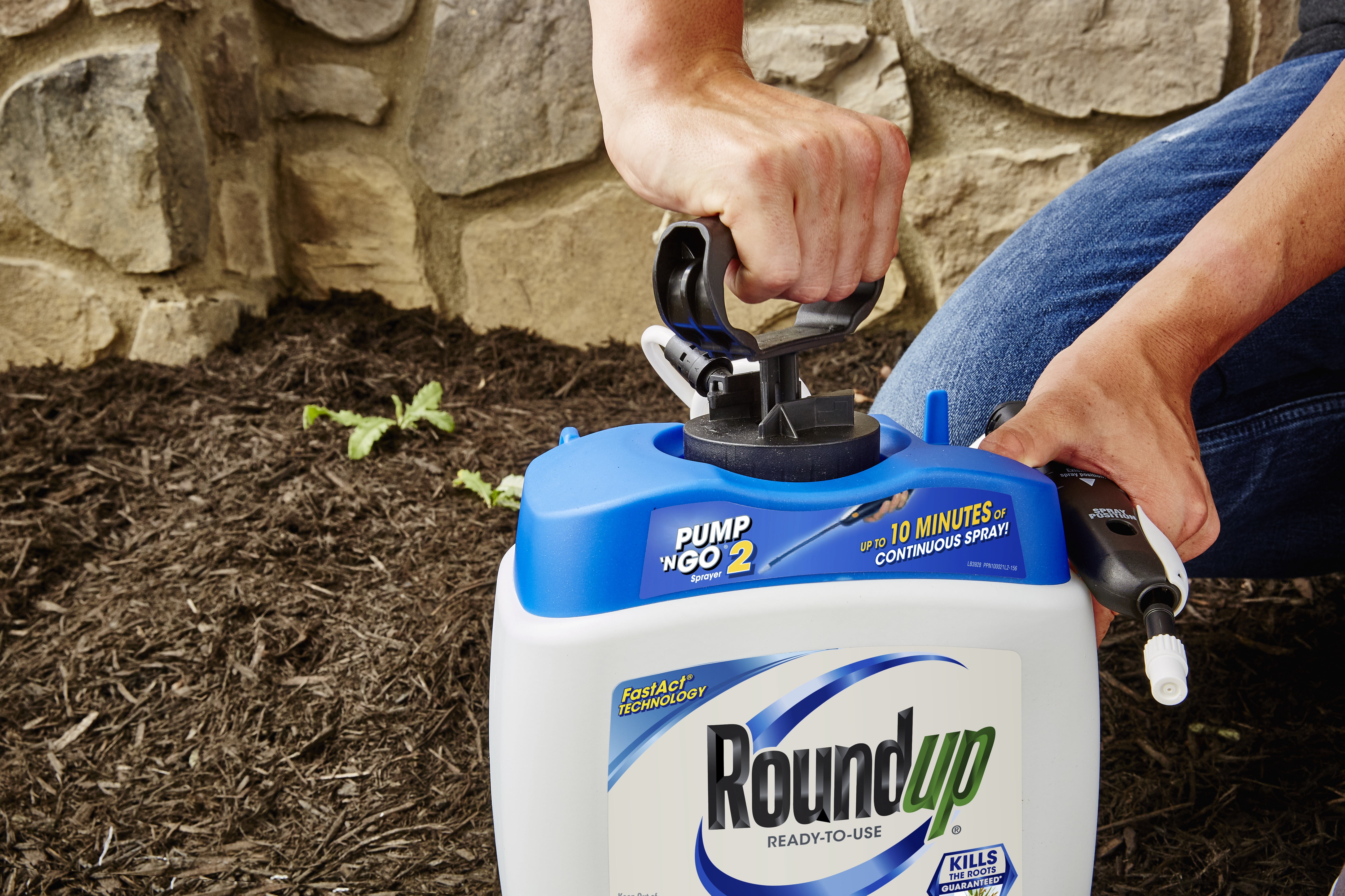 Roundup Ready-to-Use Weed & Grass Killer III with Pump 'N Go Sprayer, 1.33 gal