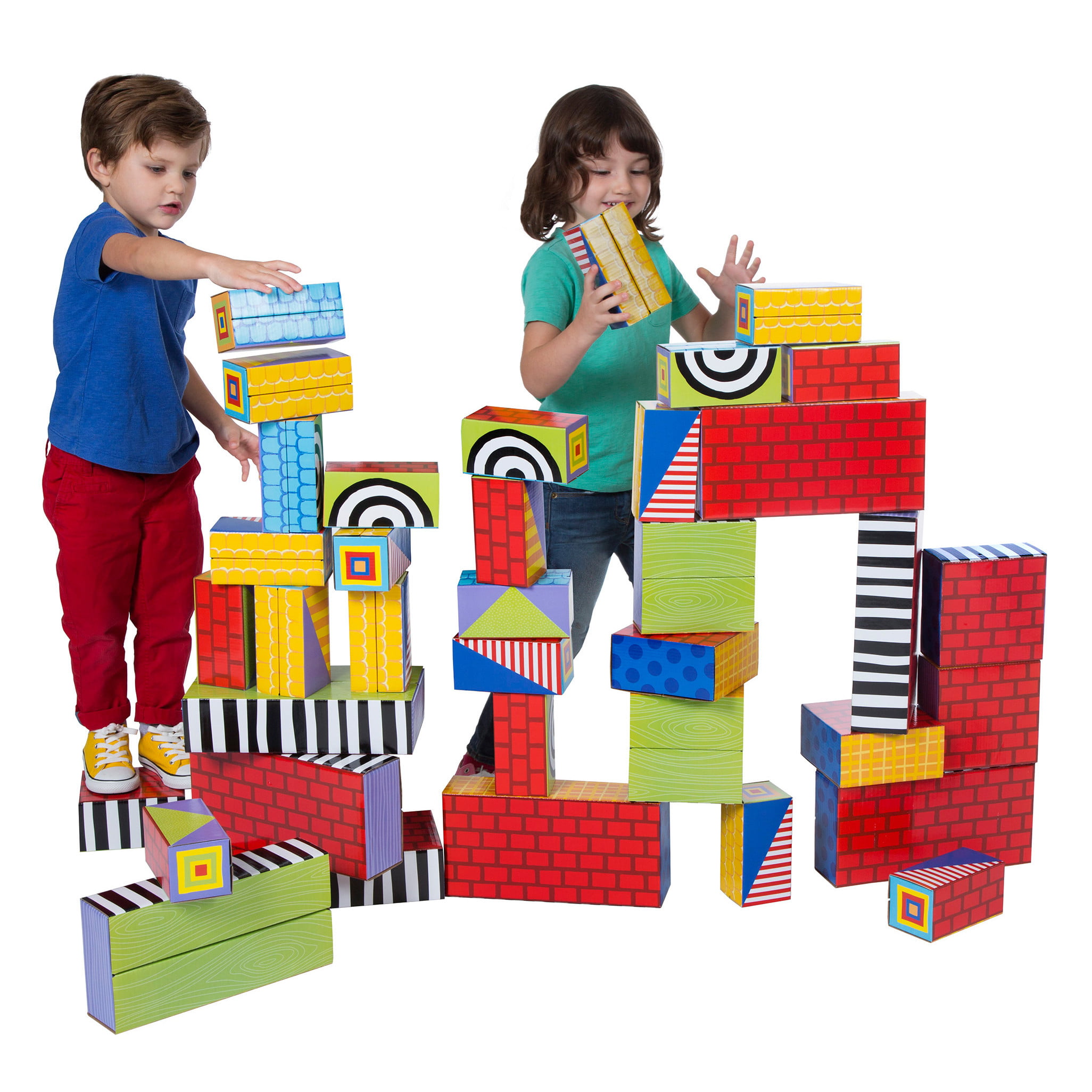 Кубики большие цена. Конструктор из кубиков. Большие кубики для детей. Большой конструктор. Гигантский конструктор для детей.