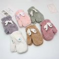 thumbnail image 5 of Sosteniendo el corazón cálido y moviendo las alas del ángel son lindos y dinámicos, suaves y agradables para la piel con guantes de terciopelo engrosados para mantener el calor en invierno., 5 of 5
