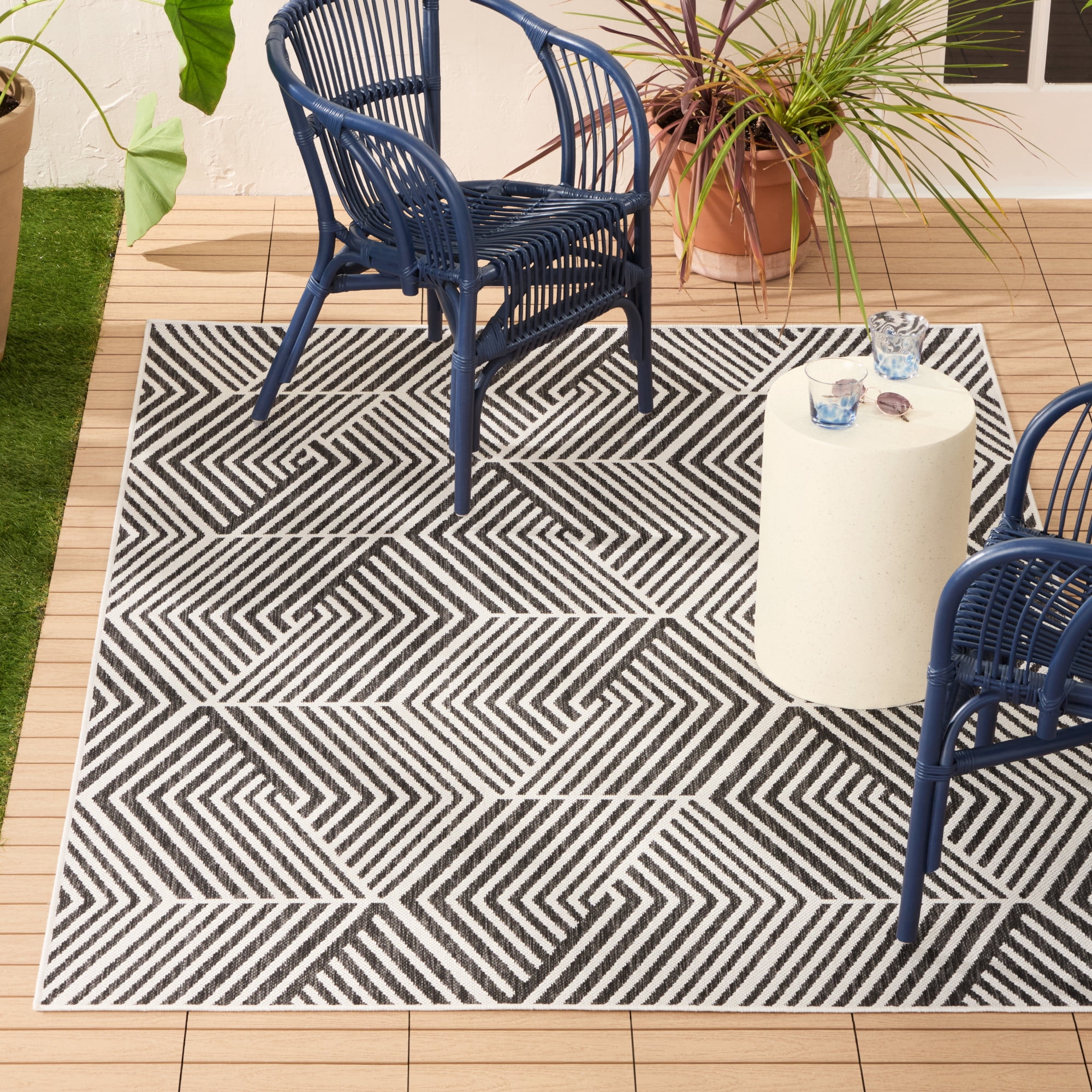 NICOLE MILLER NEW YORK Patio Country Ombre Geo Indoor Outdoor Area Rug, UV Fade Resistant, Low Pile, Black/Cream, 9'2"x12'5"