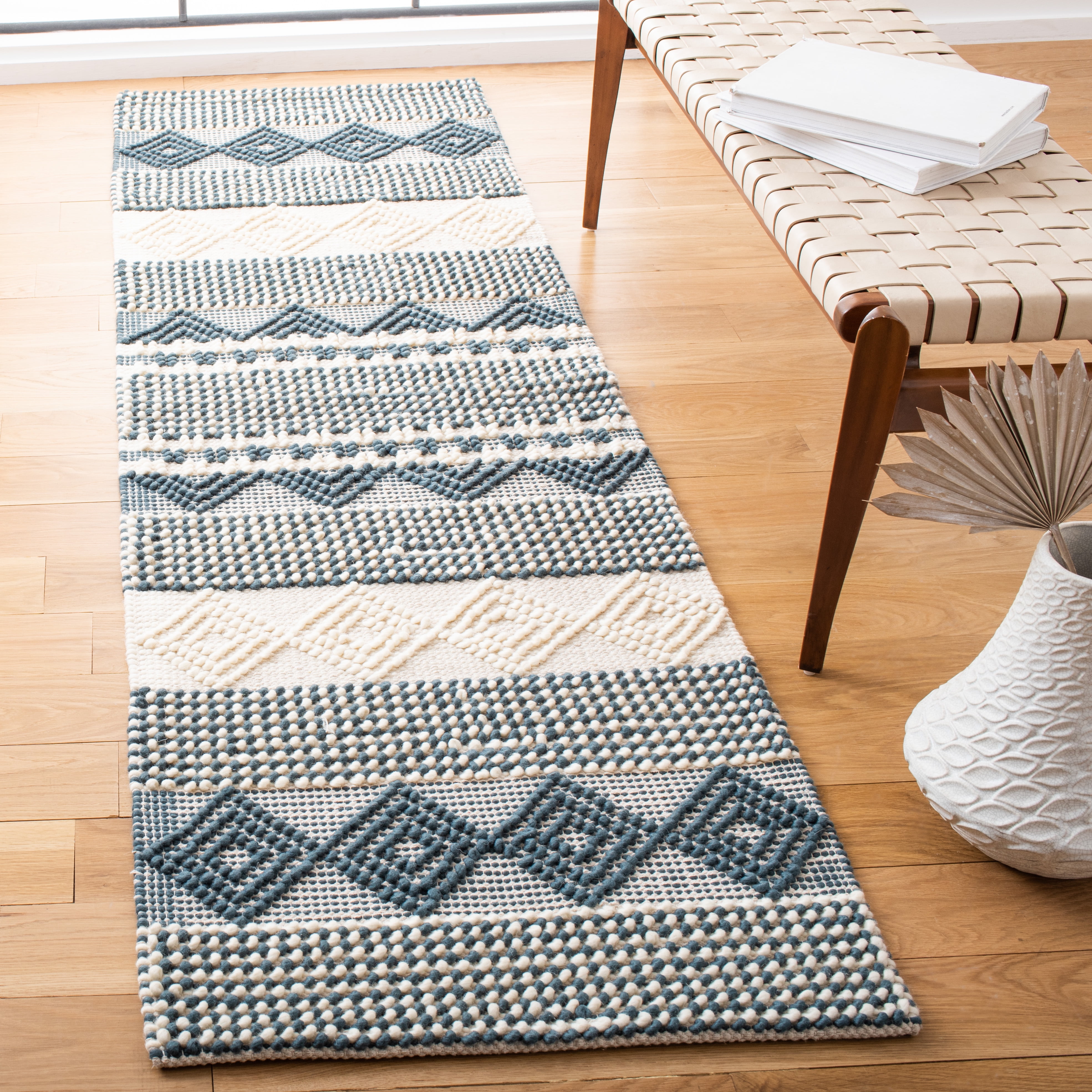 SAFAVIEH Natura Carly Geometric Runner Rug, Dark Green/Ivory, 2'3" x 8'