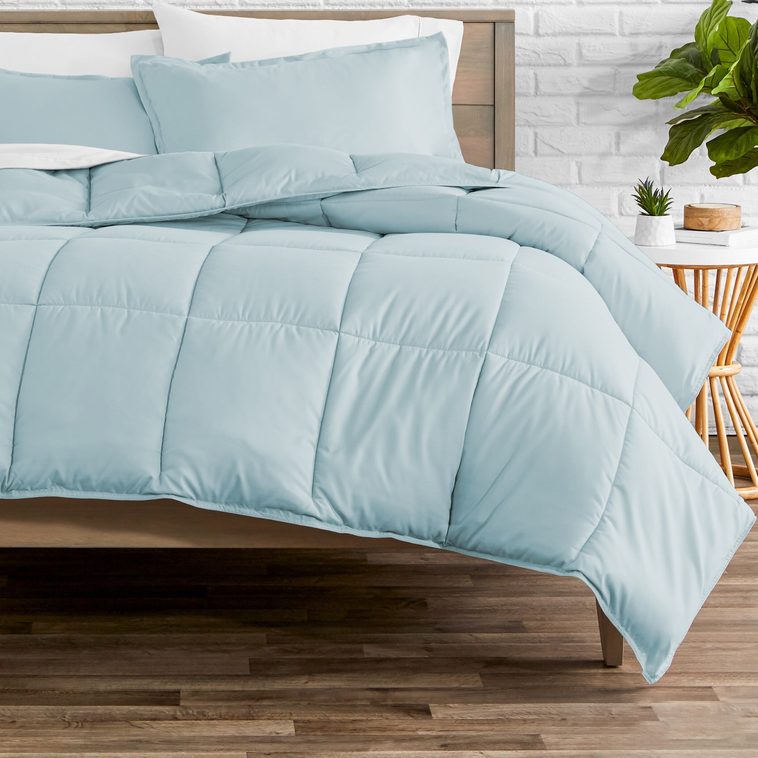 Light blue down alternative comforter Clearance