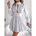 thumbnail image 2 of Vestido de cuello alto de color sólido Manga larga Mini vestido plisado con recorte de cintura alta para citas Blanco M, 2 of 7