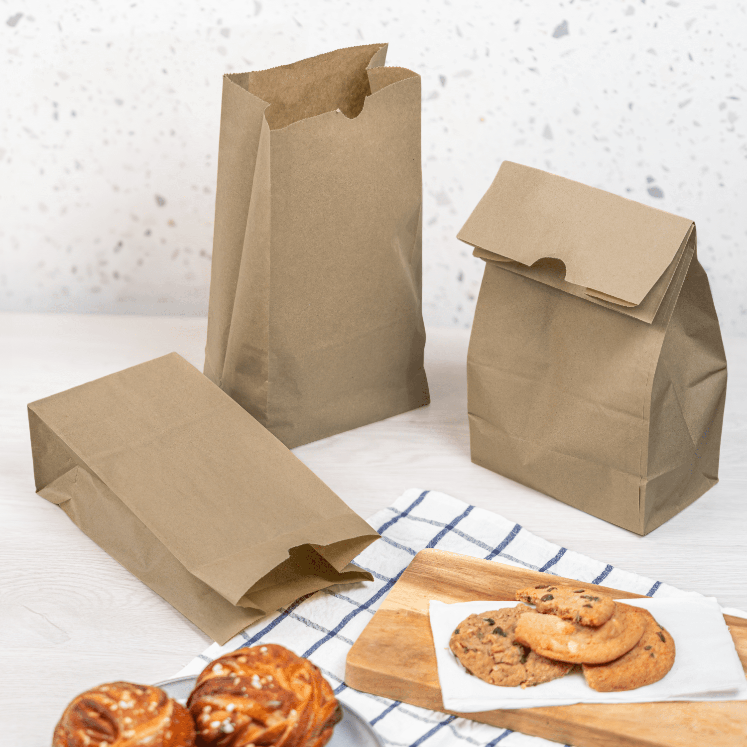 Karat Brown Paper Bags, 6 lb, 2000 ct – Kraft Lunch & Snack Bags, Bulk Pack