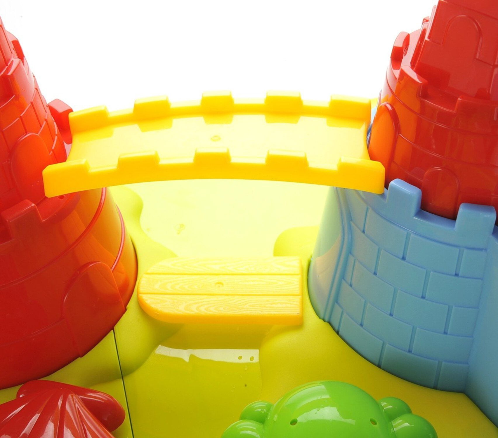 Sandbox Castle 2-In-1 Sand And Water Table W/Beach Playset