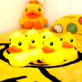 thumbnail image 5 of Little Yellow Duck Silicone Pat luz nocturna enchufe de carga ahorro de energía fuente de alimentación para bebés protección para los ojos dormir dormitorio lámpara de mesita de noche JAMW Sencillez, 5 of 5