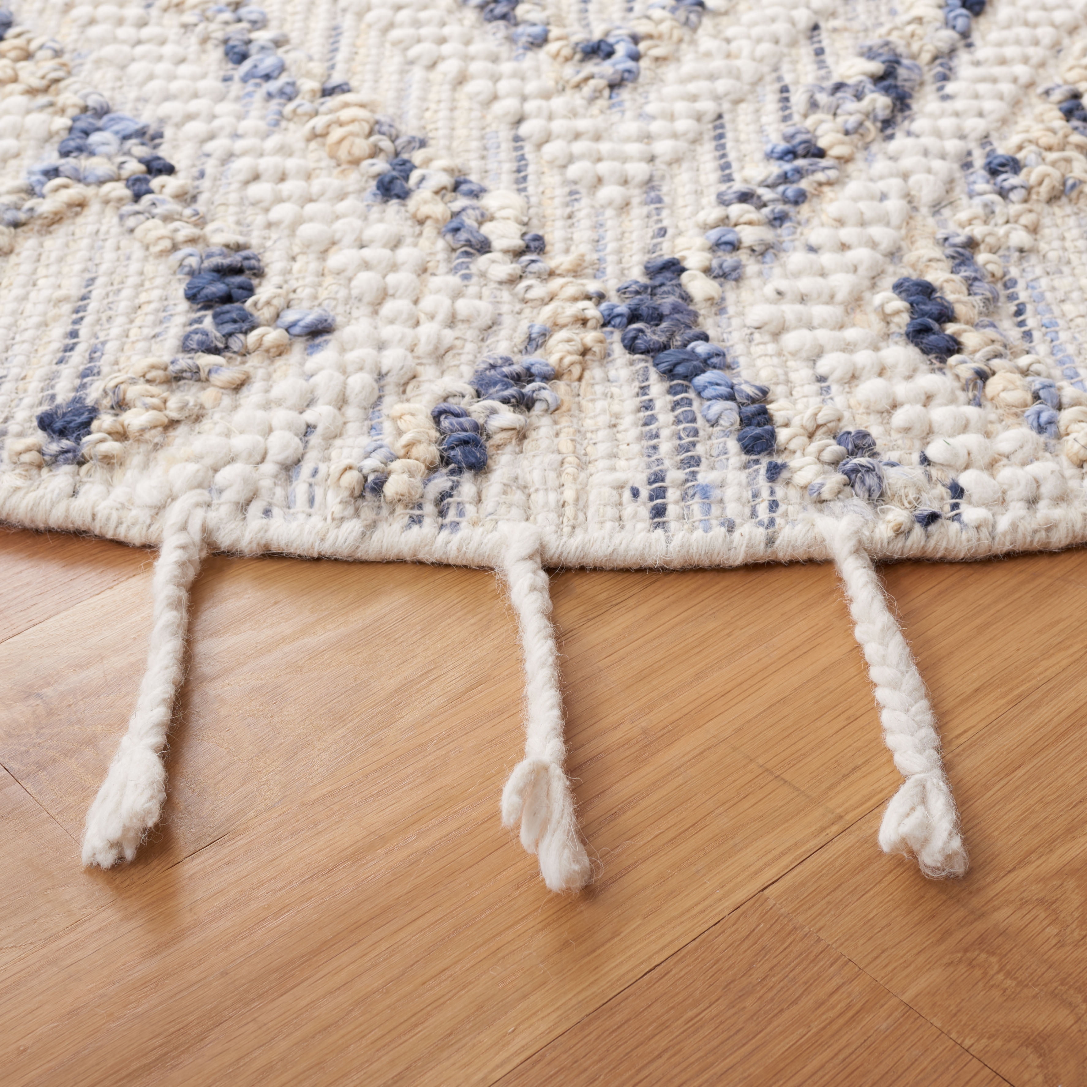 SAFAVIEH Natura Embla Southwestern Area Rug, Ivory/Blue, 6' x 6' Round