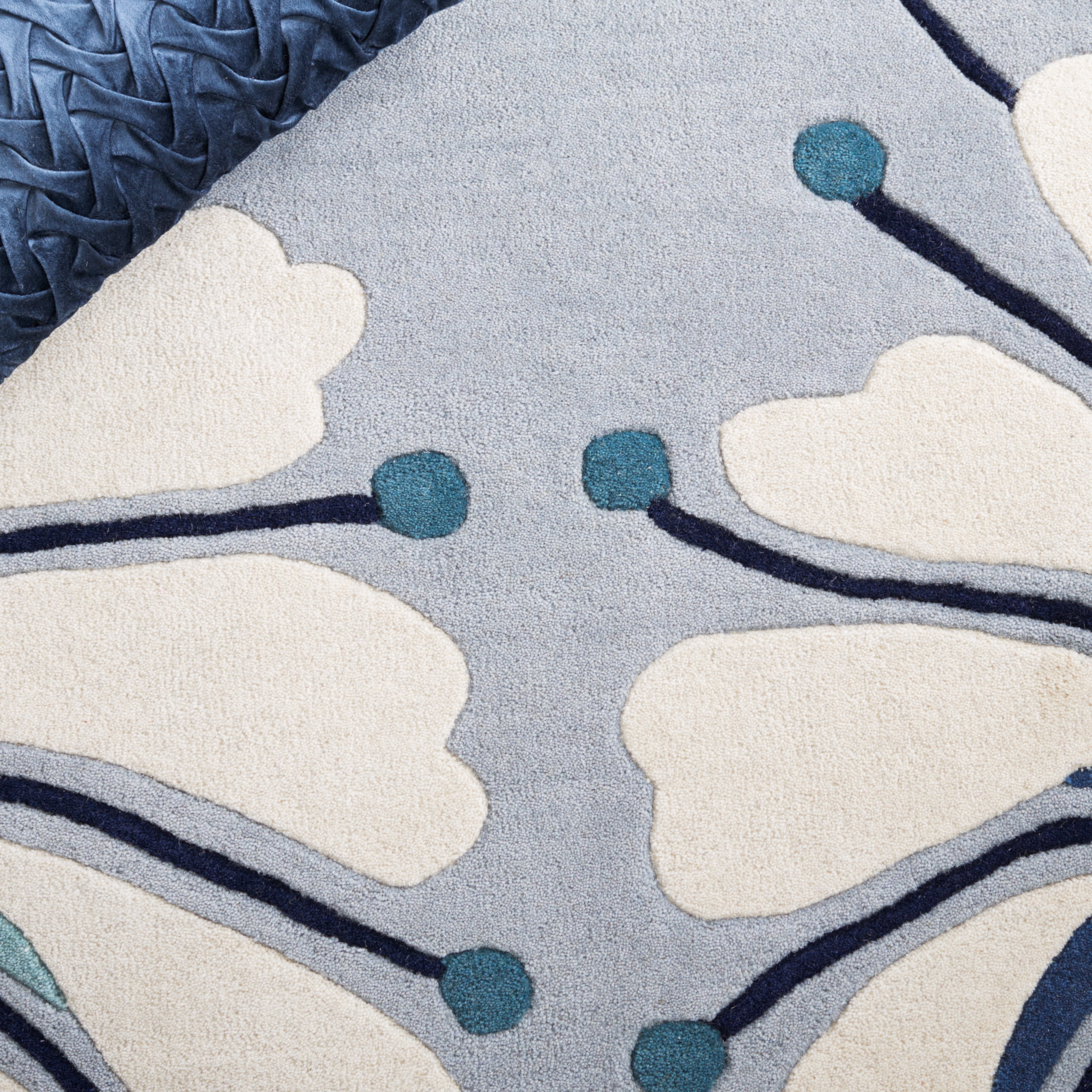 SAFAVIEH Soho Gibson Floral Area Rug, Blue/Ivory, 6' x 6' Round