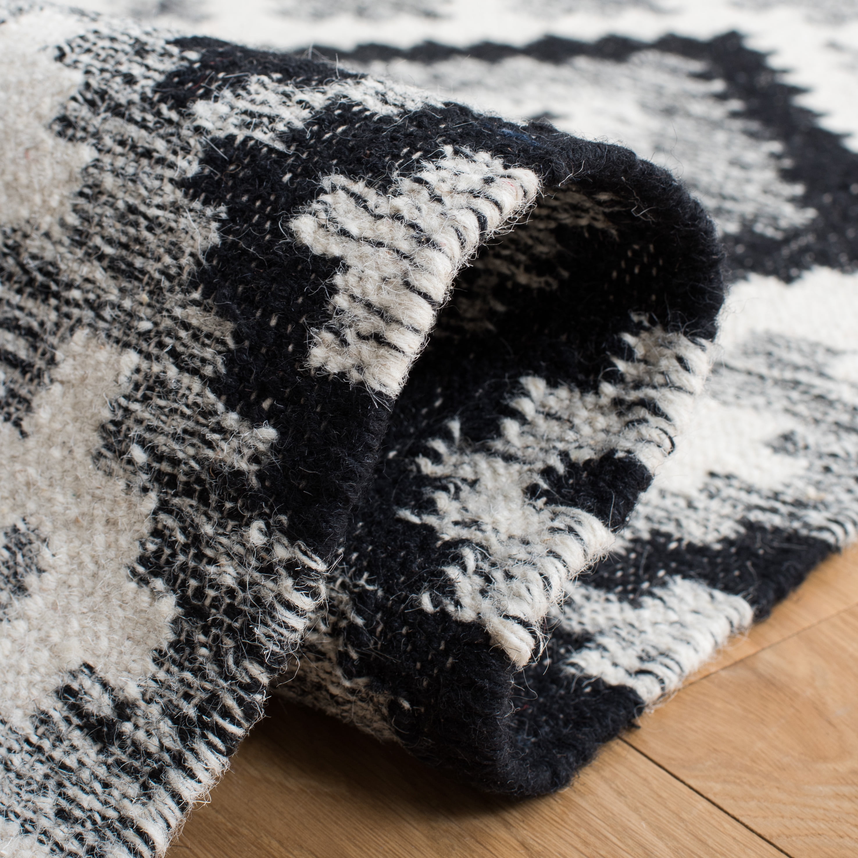 Safavieh Kilim Alaina Diamond Area Rug, Ivory/Black, 8' x 10'
