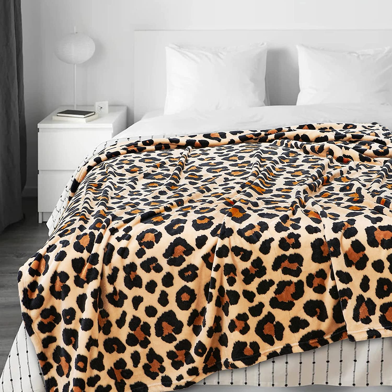 Cheetah Print Blanket, Super Soft Flannel Throw Blanket, Lightweight Cozy Cheetah  Blanket for Couch Bed, Breathable and Portable Travel Blanket for All  Seasons(Brown Leopard, 50\u201dx60\u201d) 