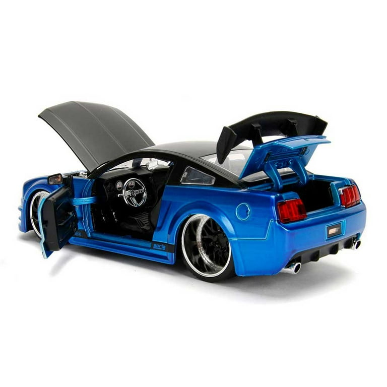 Jada Toys 99974 1-24 2006 Ford Mustang GT Diecast Model Car