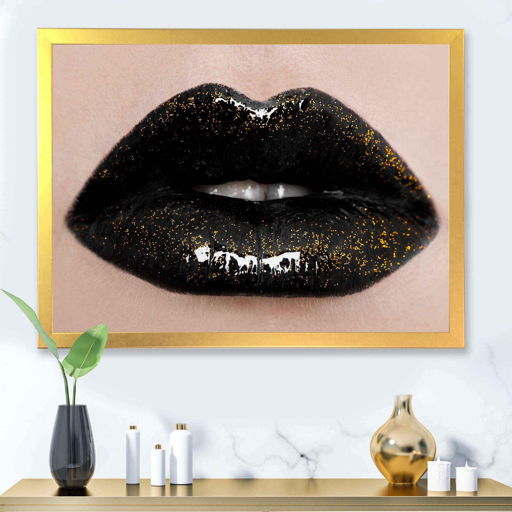 Designart 'Close-Up Of Gorgeous Female Lips I' Modern Framed Art Print