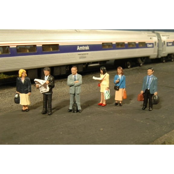 Bachmann - Scenescapes™ Figures -- Standing Platform Passengers pkg(6) - O