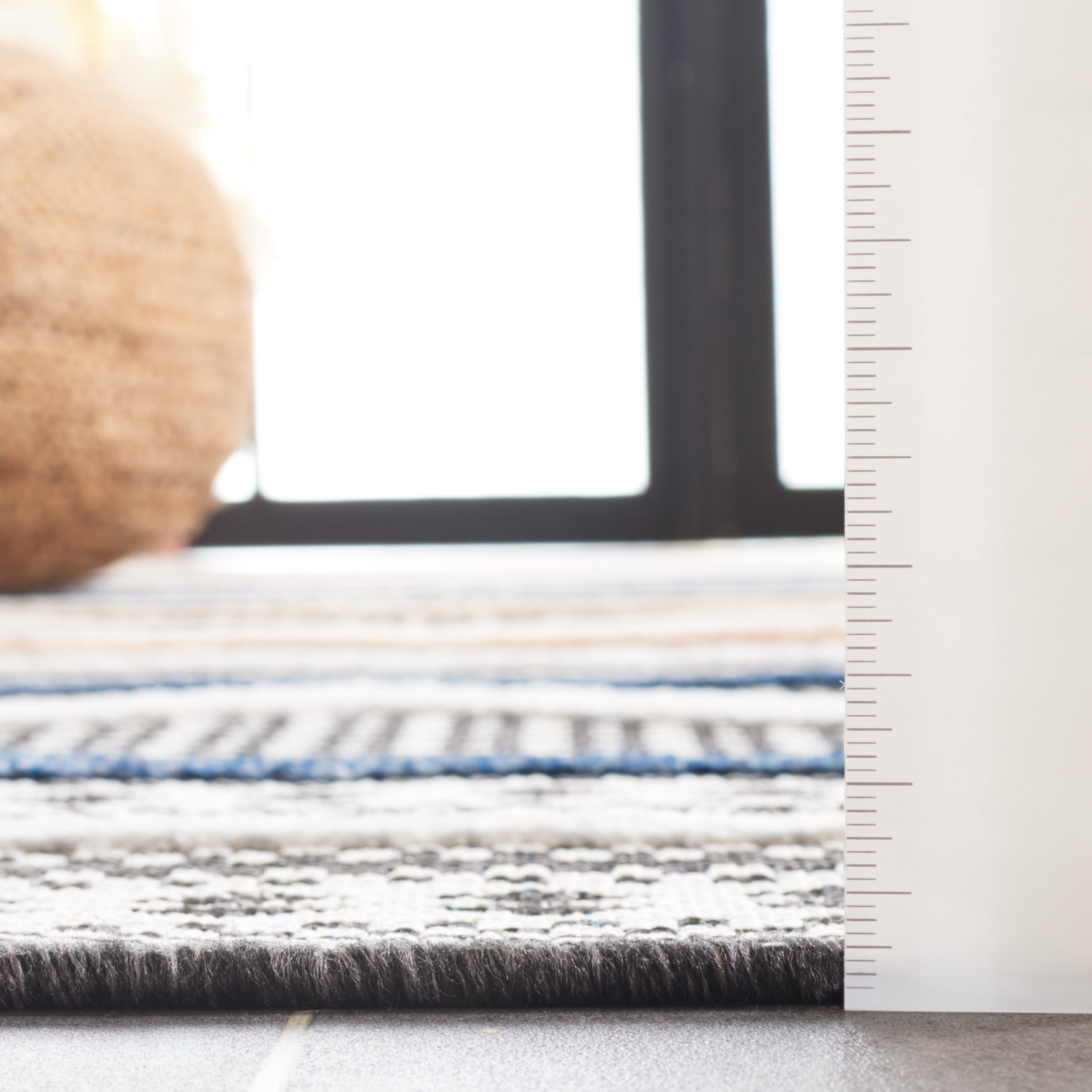 SAFAVIEH Cabana Briella Geometric Indoor/Outdoor Area Rug, Black/Ivory, 4' x 6'