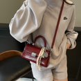 thumbnail image 1 of Bolso de hombro informal de moda de mano de estilo coreano, nuevo bolso de mensajero sencillo de primavera 2025, bolso cuadrado pequeño de alta gama, 1 of 5