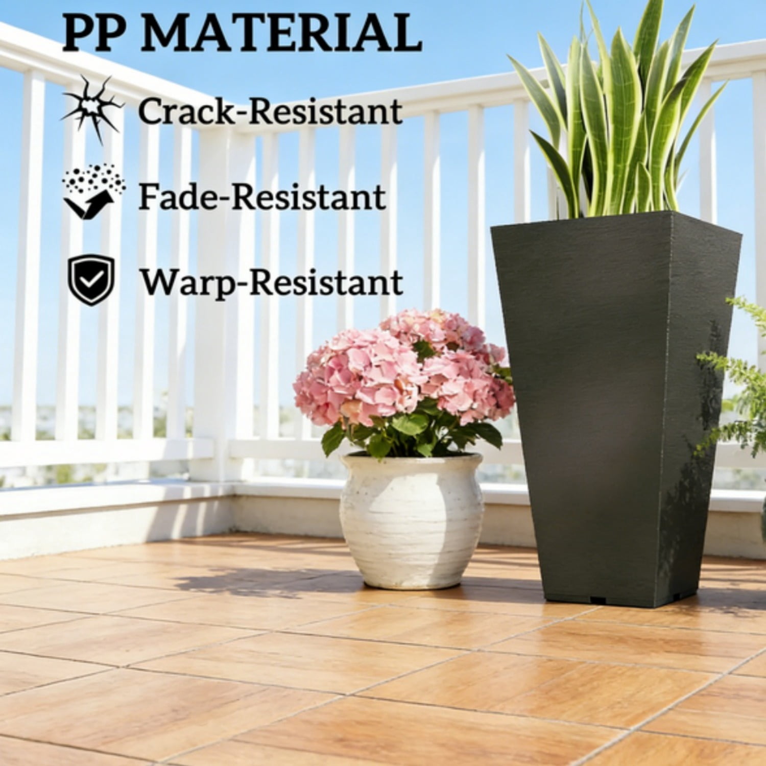 Set of 2 Plastic Flower Pots