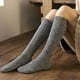 thumbnail image 4 of Calcetines gruesos hasta la rodilla a media pantorrilla de otoño e invierno a prueba de frío, calcetines de pantorrilla engrosados para mujeres y hombres de estilo europeo y americano, 4 of 6