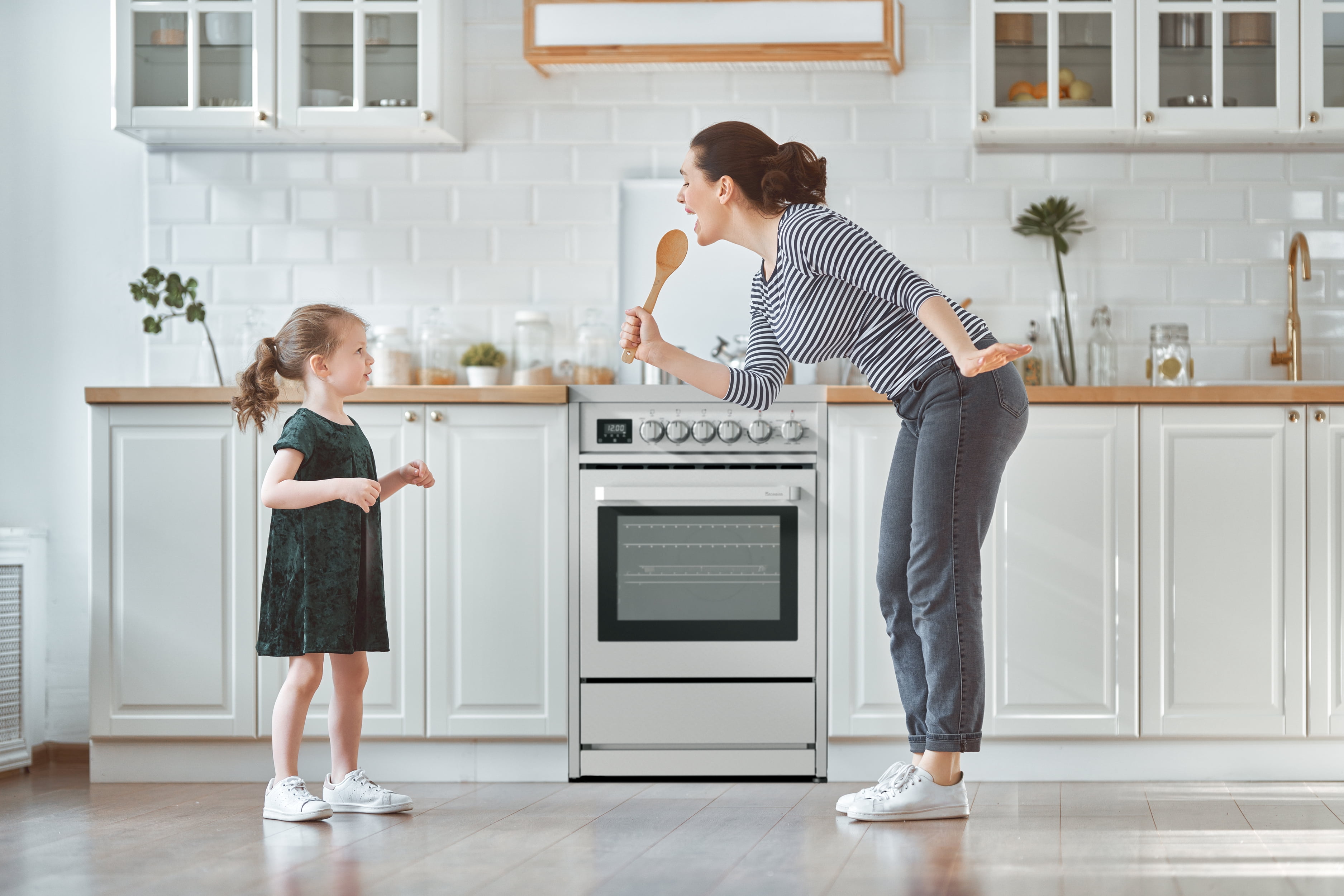 Rangaire RRE241TS 24" Electric Range Oven with Timer - Stainless Steel, Infrared Stove Burners, True Convection, Easy Reach Racks