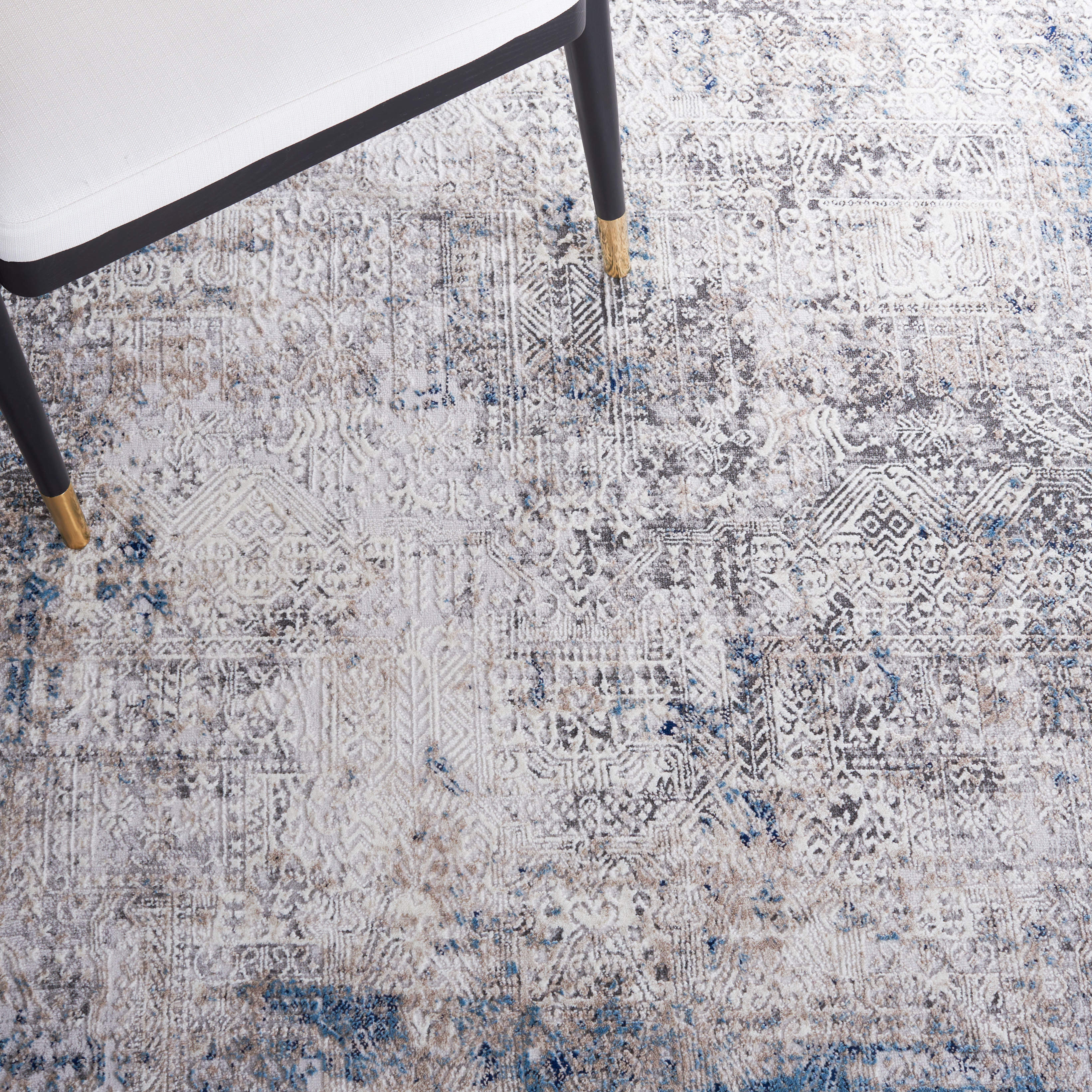 Safavieh Vogue Wendell Abstract Area Rug, Beige/Blue, 6'7" x 6'7" Round