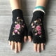 thumbnail image 2 of Guantes de punto para mujer, cálidos guantes de medio dedo bordados de lana para otoño e invierno, 2 of 6