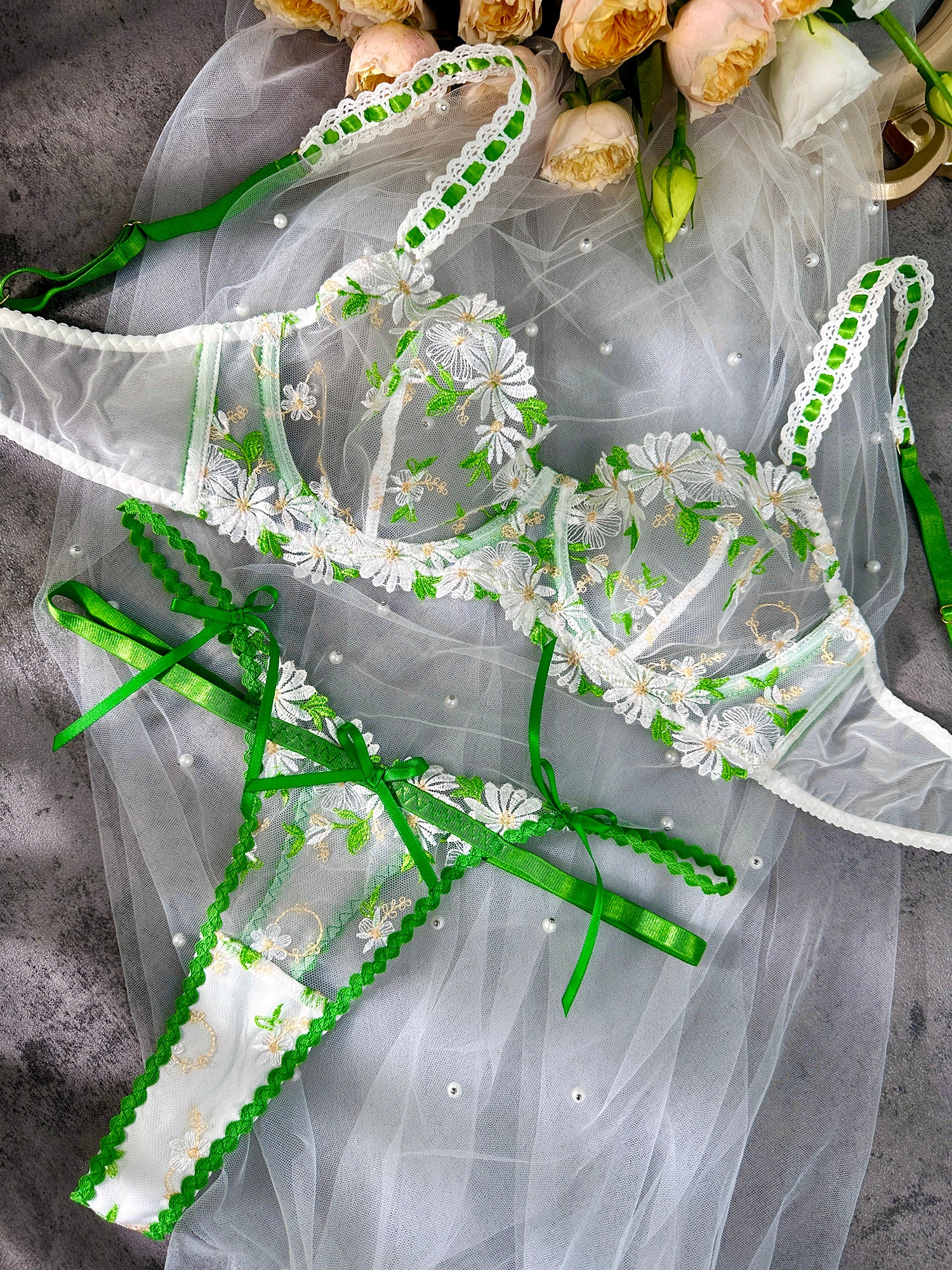 Lovely Daisy  Lace Lingerie Set (White, L)