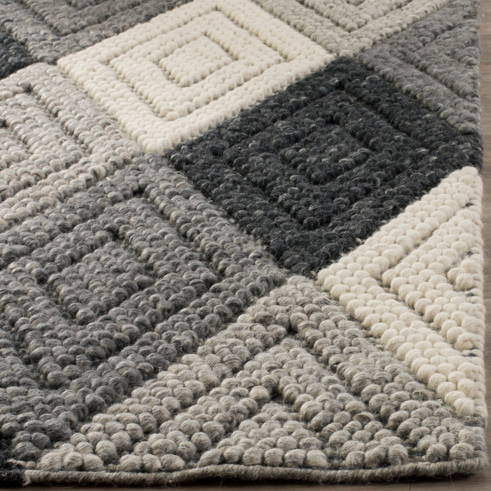 SAFAVIEH Natura Glenda Geometric Diamonds Wool Area Rug, Anthracite, 5' x 8'