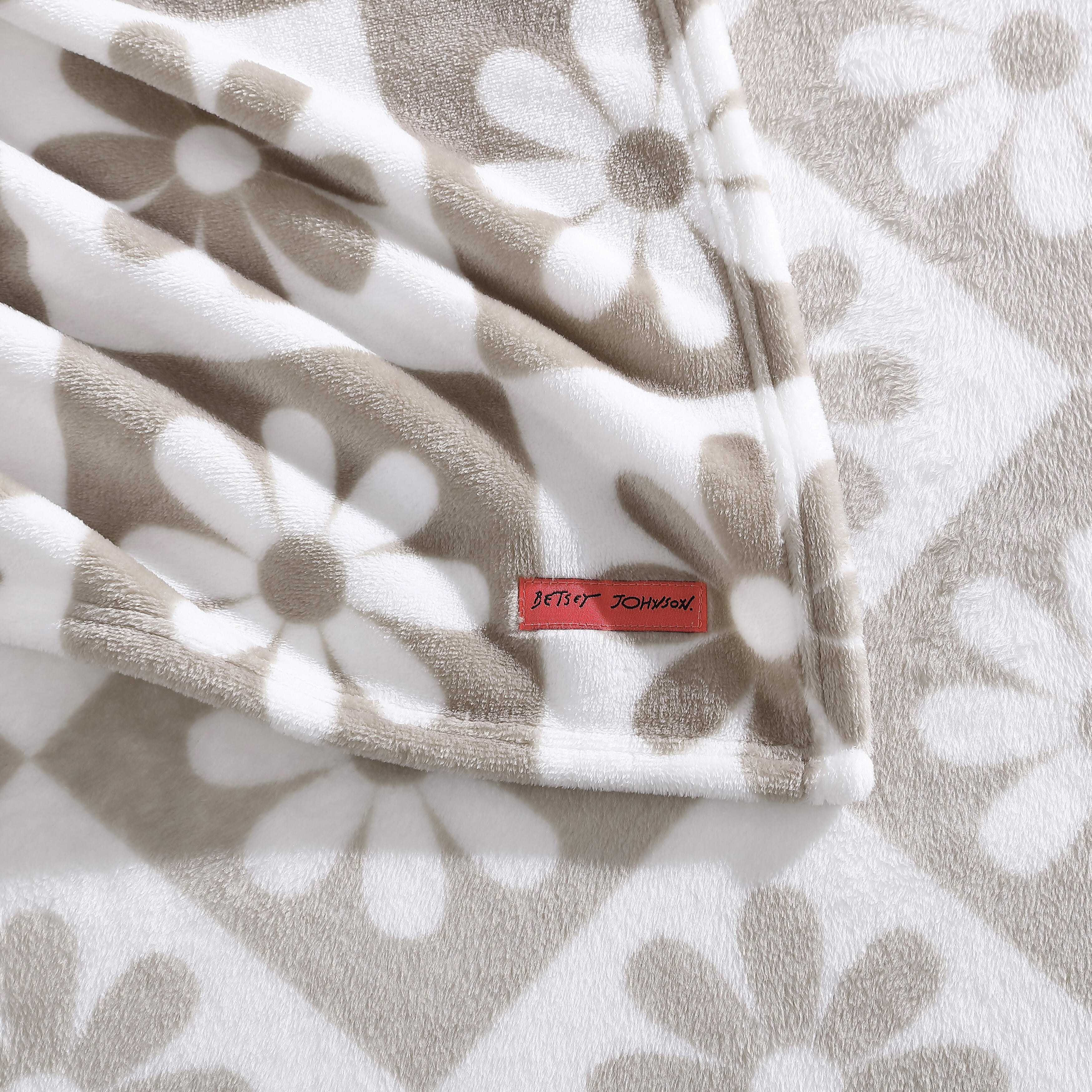 Betsey Johnson Daisy Check Beige Twin Blanket