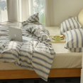 thumbnail image 1 of Juego de cama de rayas atrevidas, 1 of 6