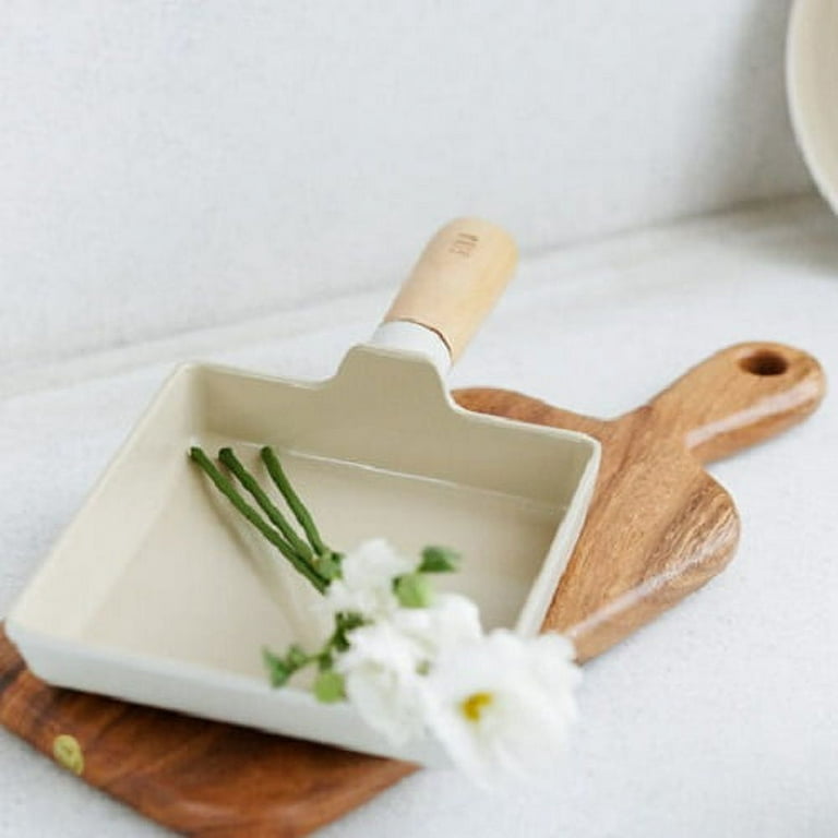NEOFLAM FIKA Omelet Pan for Stovetops and Induction, Wood Handle, Made in  Korea 