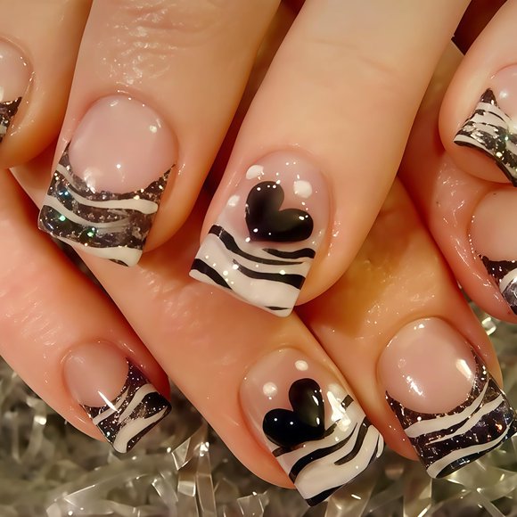 Press on Nails Sutaozhi Black Heart Short Square 24 unidades