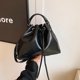 thumbnail image 2 of Versión coreana del bolso de hombro doble para mujer Nuevo bolso de mano de gran capacidad Bolso de hombro versátil y de moda para viajeros, 2 of 5