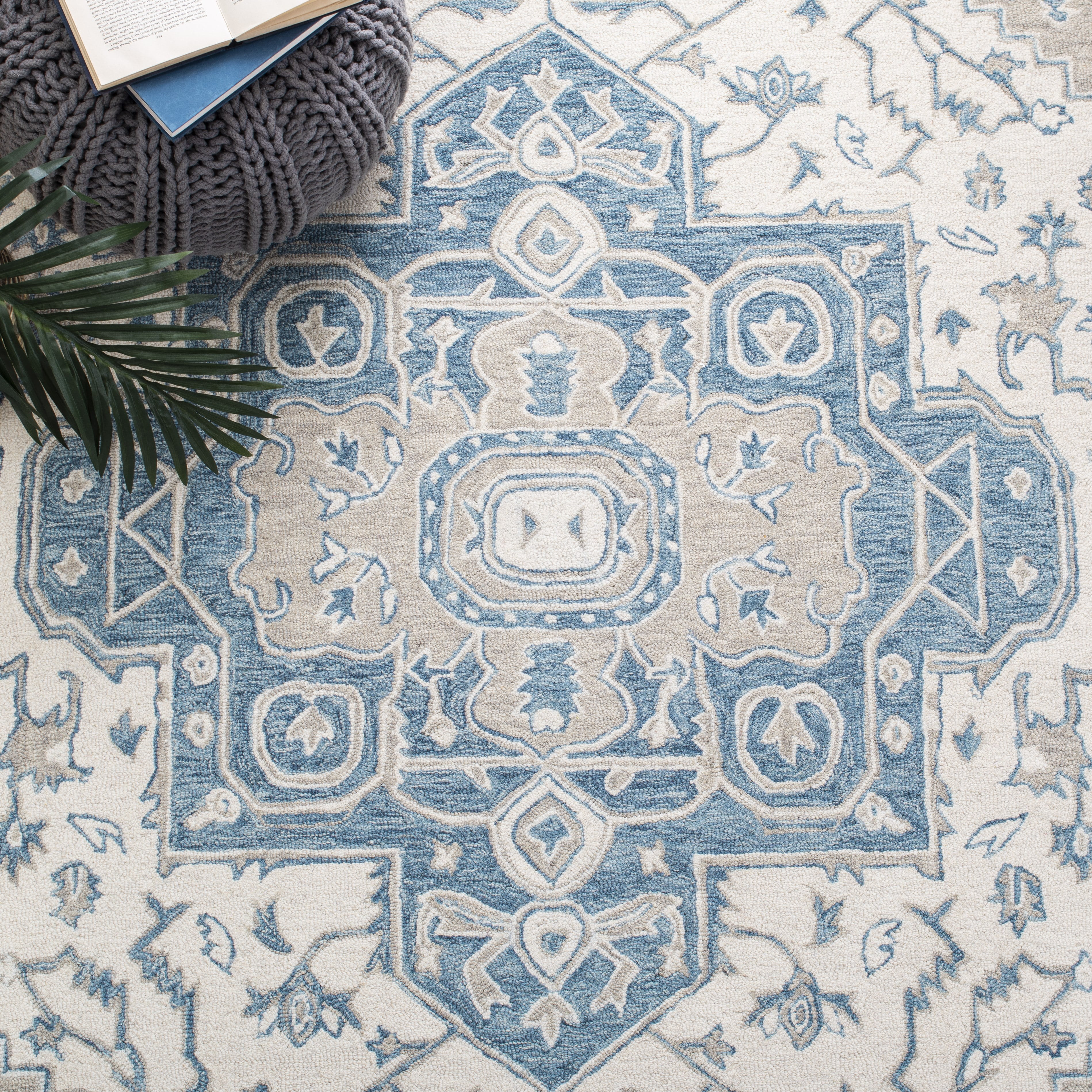 SAFAVIEH Micro-Loop William Medallion Area Rug, Ivory/Blue, 9' x 12'