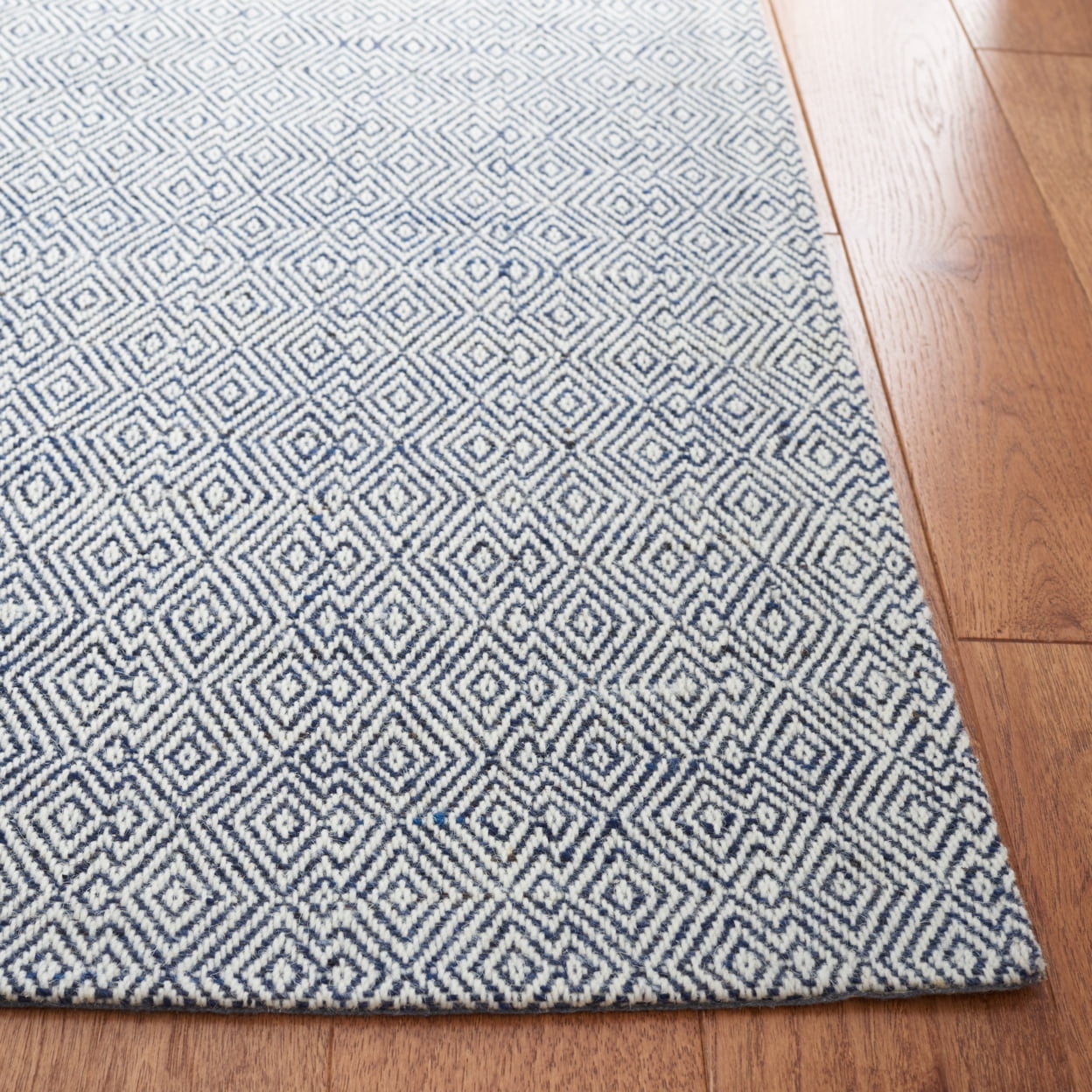 SAFAVIEH Martha Stewart Wilton Geometric Area Rug, Blue/Ivory, 8' x 10'