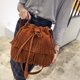 thumbnail image 4 of Bolso bandolera para mujer, bolso con borlas y bolso de hombro para mujer, bolso tipo cubo con borlas esmeriladas simples, 4 of 7