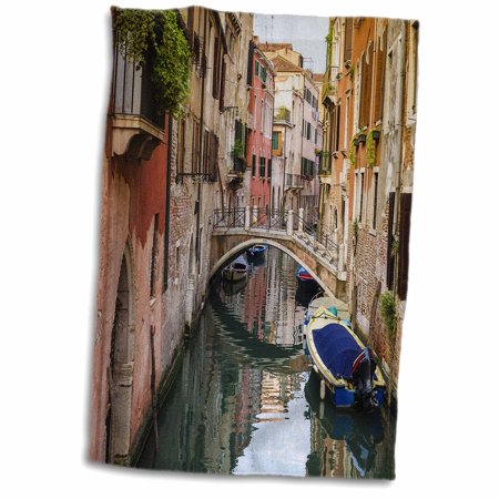 3dRose Canal and houses  bridge and boats. Venice  Veneto  Italy - Towel  15 by 22-inch (twl_313740_1)