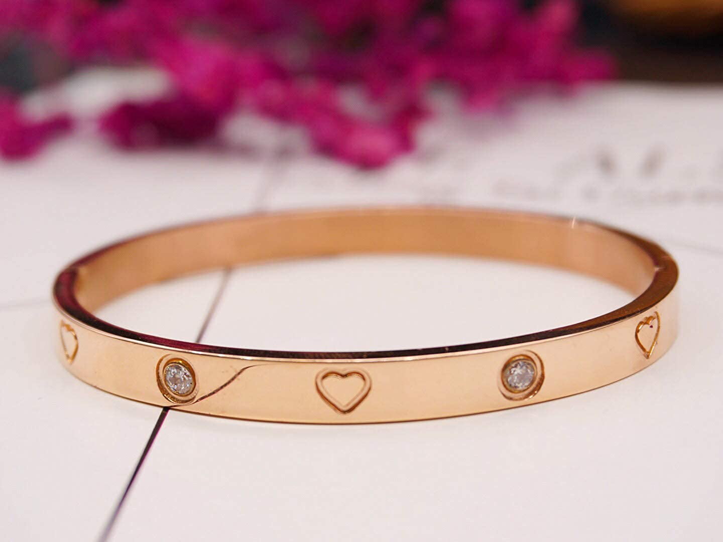 Bangle Gold Hoops Charms Jewelry Designers Valentines Day Gift 18K Gold  Plated Bracelet With Picture Inside Charm Bracelet Making Kit For Girls  Bracelet For Couples From Fashion9193, $13.39