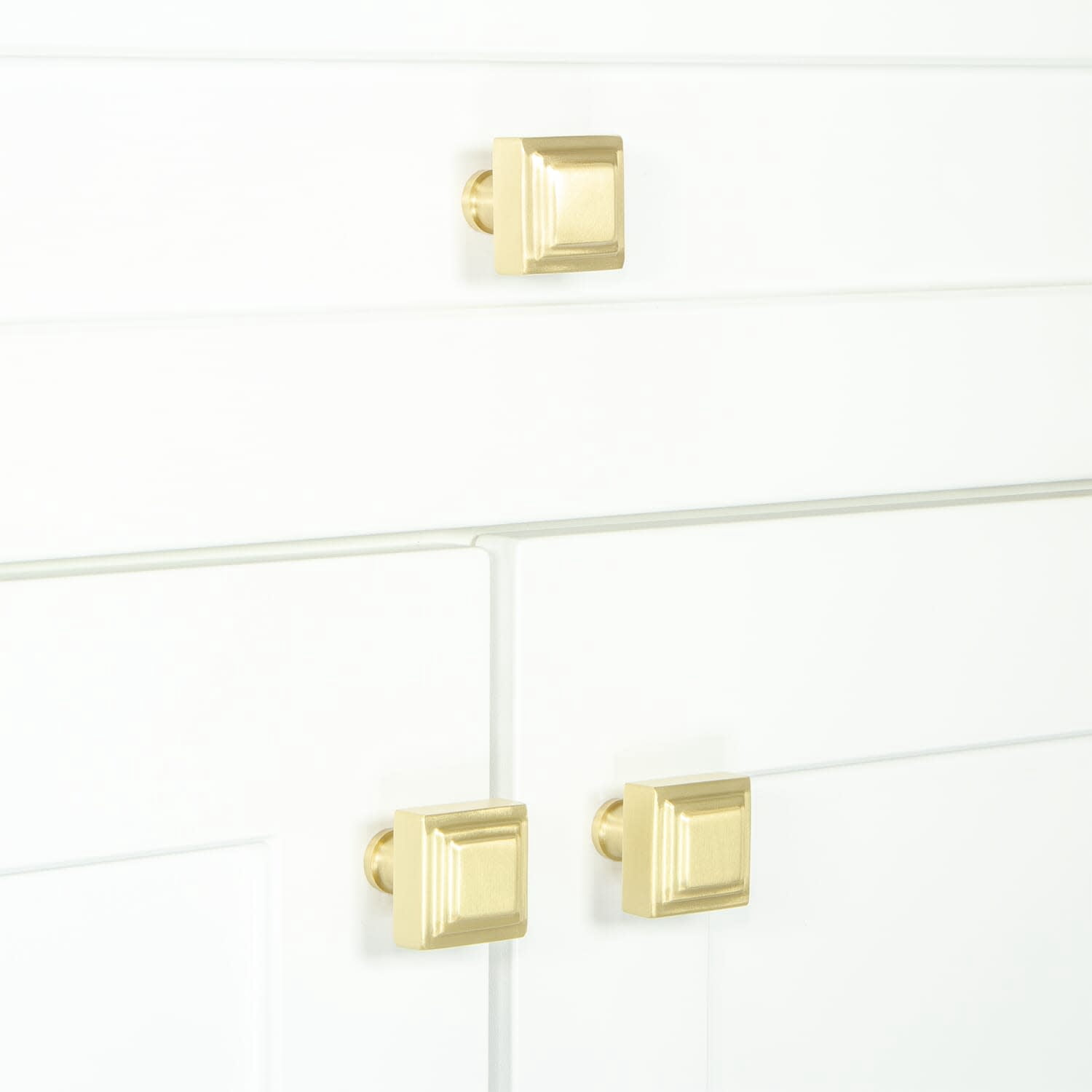 Grandeur 853407 Carre 1-1/4” Solid Brass Square Cabinet Knob - Brass